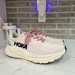 Hoka Arahi 8 Running Shoes Women’s Size 9.5B Color Rose Cream/Alabaster